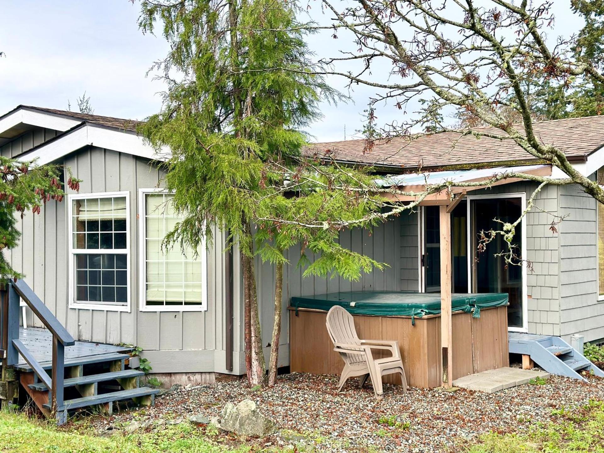 Deer Harbor Cottage & Suites photo 39