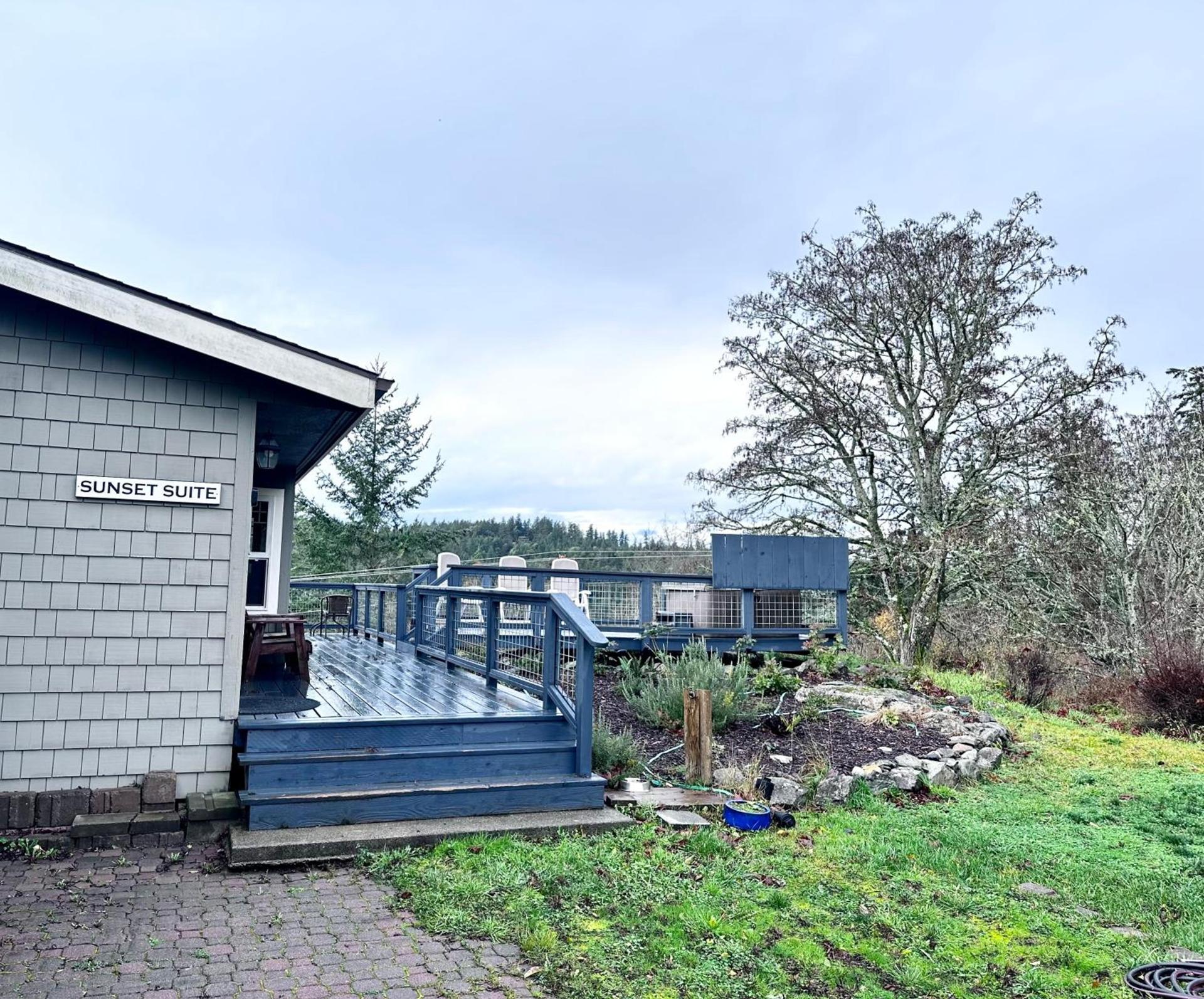 Deer Harbor Cottage & Suites photo 41