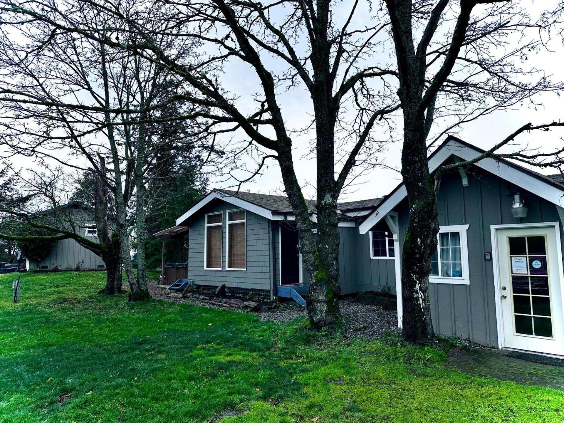 Deer Harbor Cottage & Suites photo 43