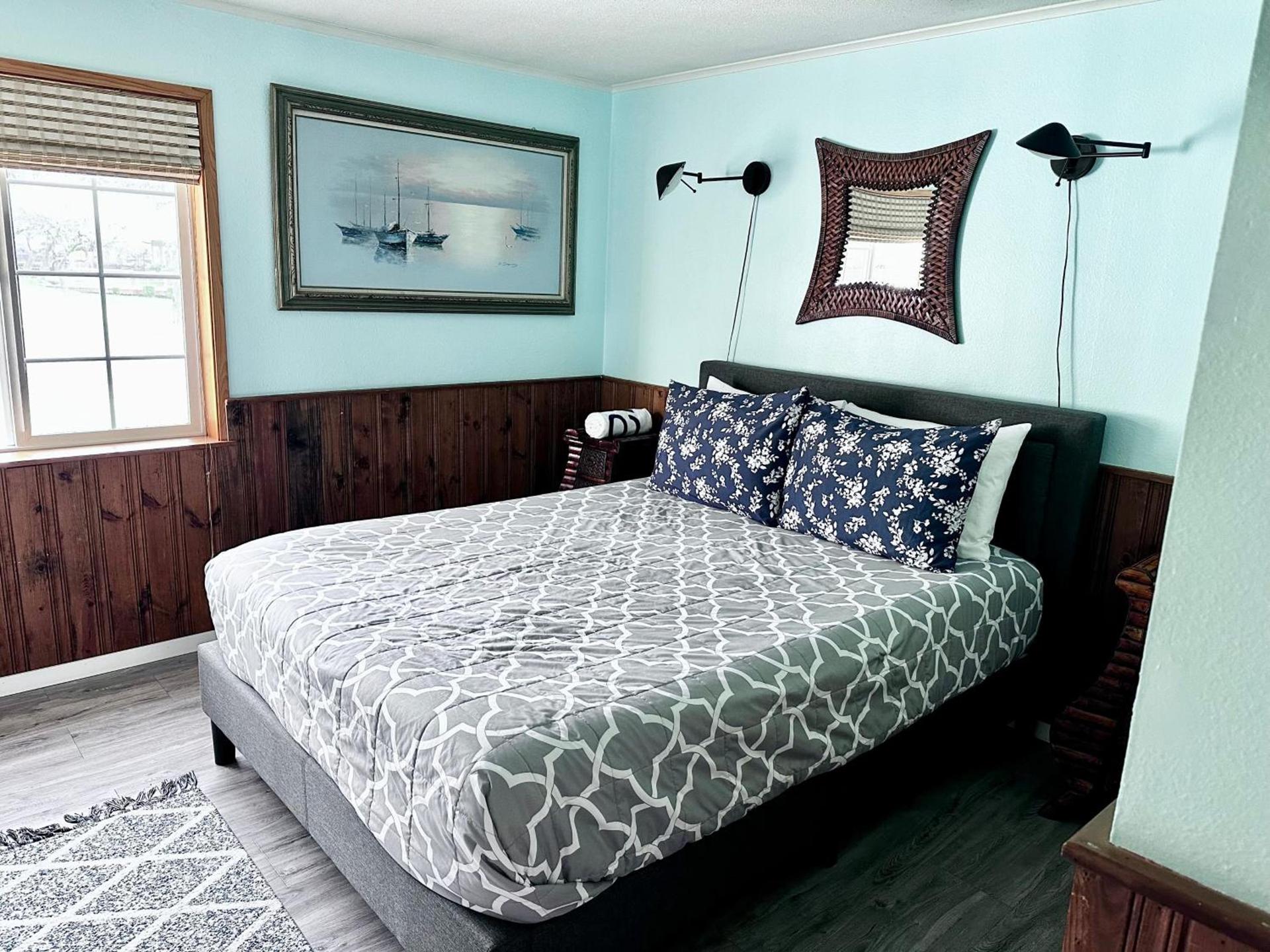 Deer Harbor Cottage & Suites photo 46