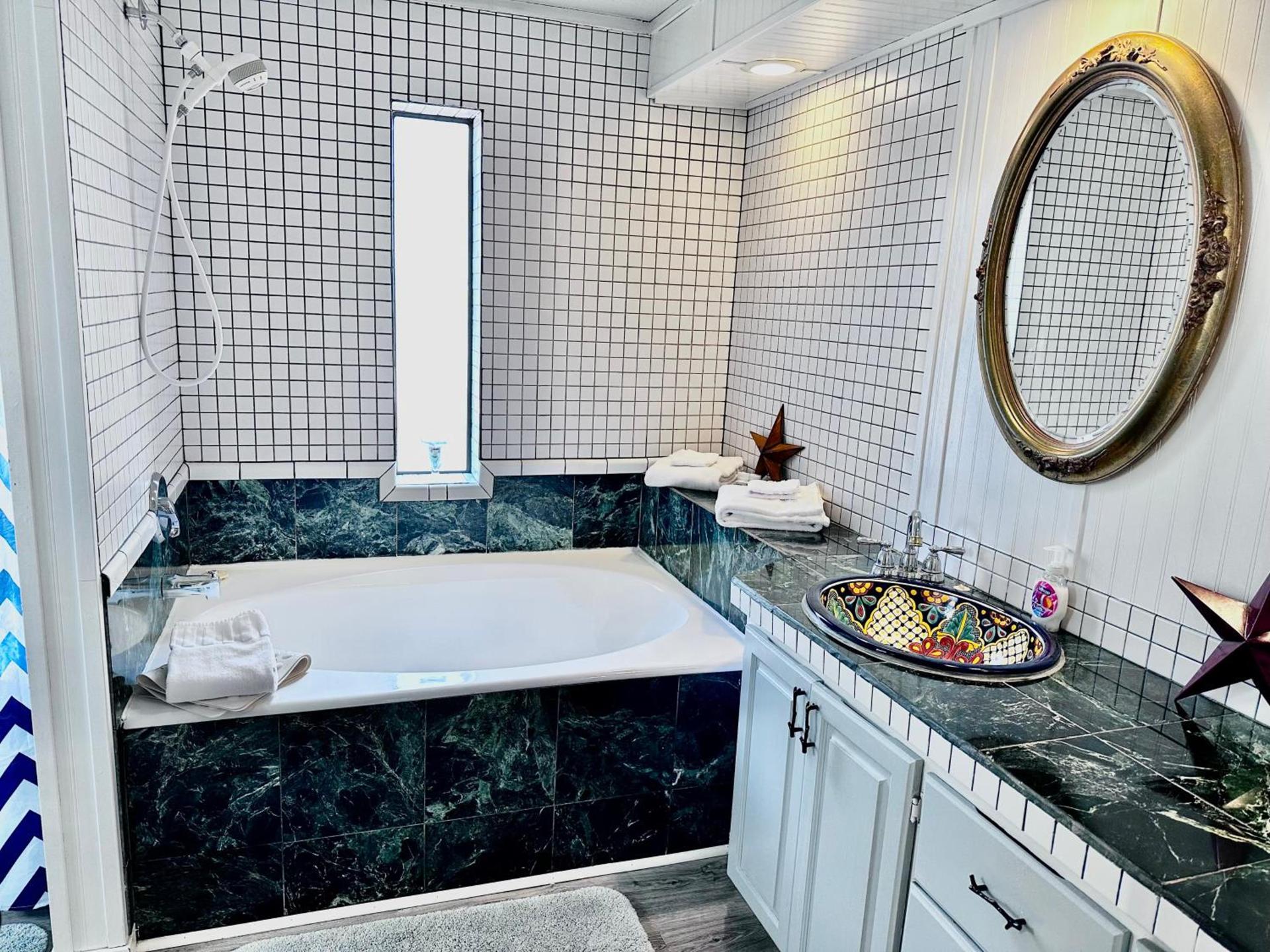 Deer Harbor Cottage & Suites photo 49