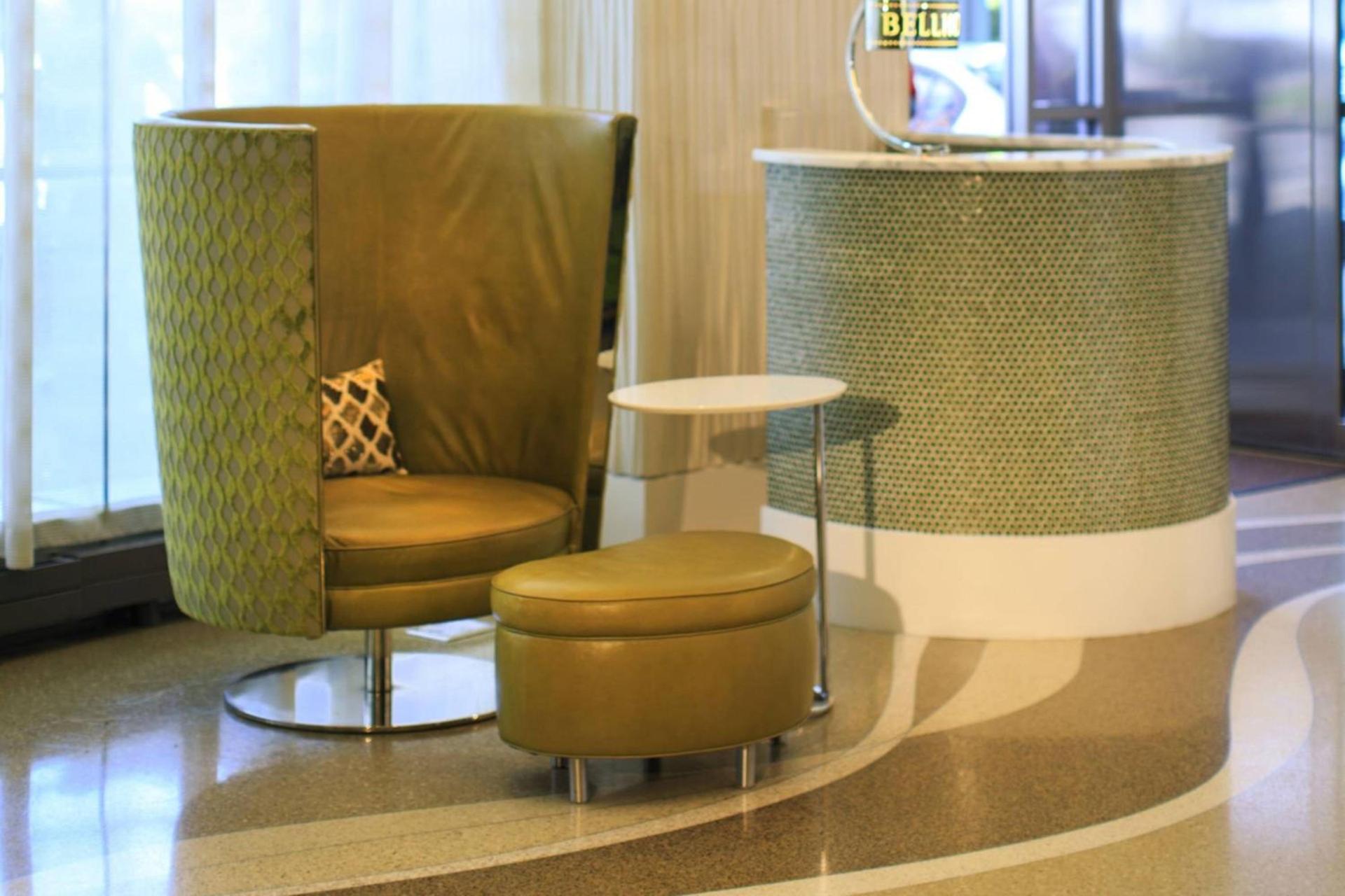 Renaissance Arlington Capital View Hotel photo 4