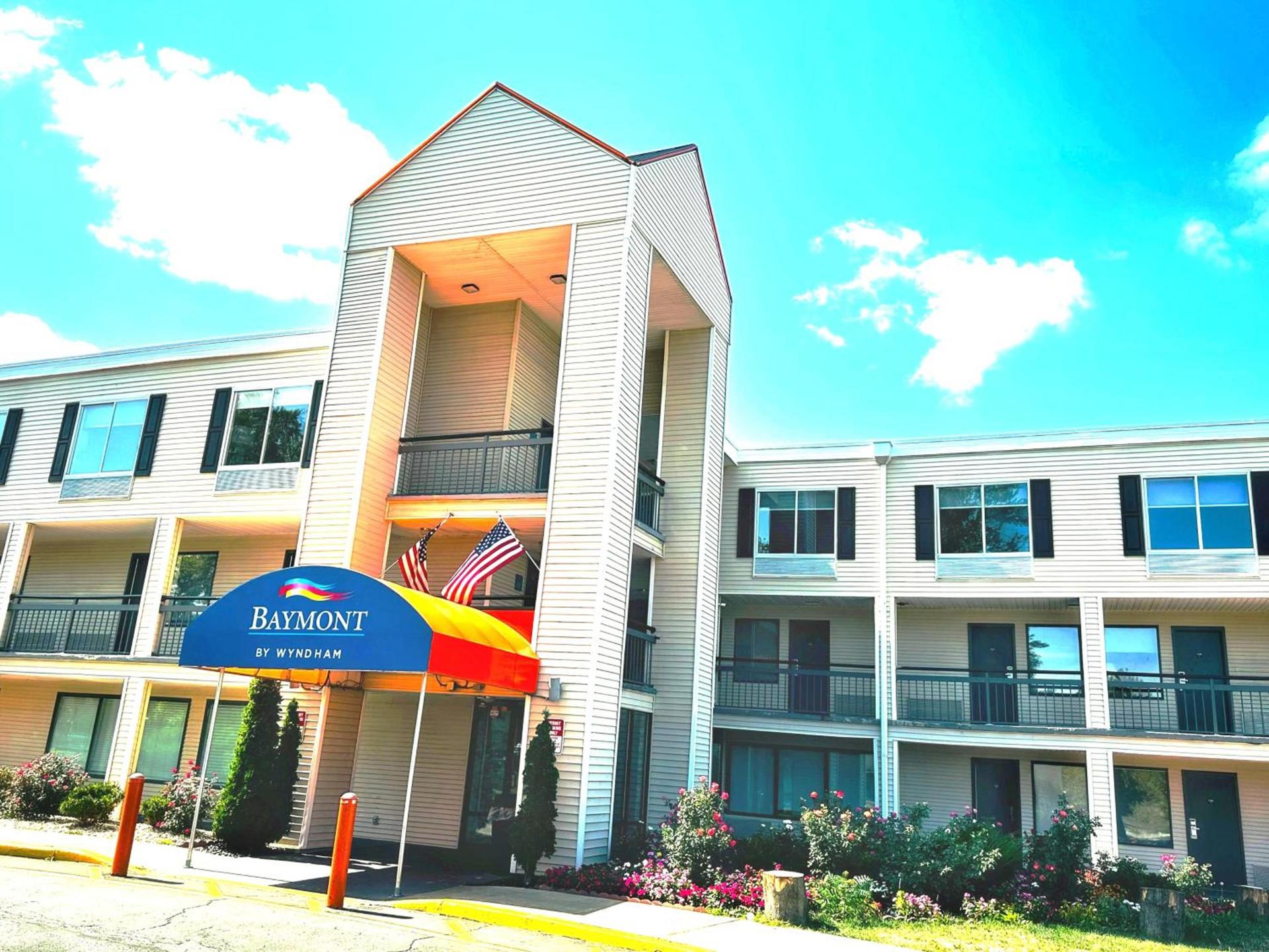 Baymont Inn and Suites by Wyndham Columbus / Near OSU photo 1