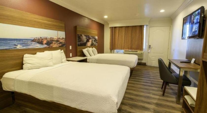 Rodeway Inn Carlsbad photo 85