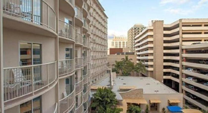 Wyndham Waikiki Beach Walk photo 7