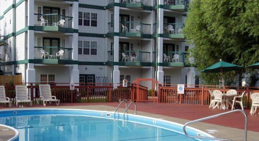 Surrey's Carriage Place Resort photo 6