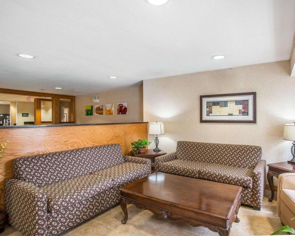 Quality Inn & Suites photo 8