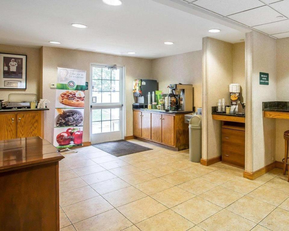 Quality Inn & Suites photo 10