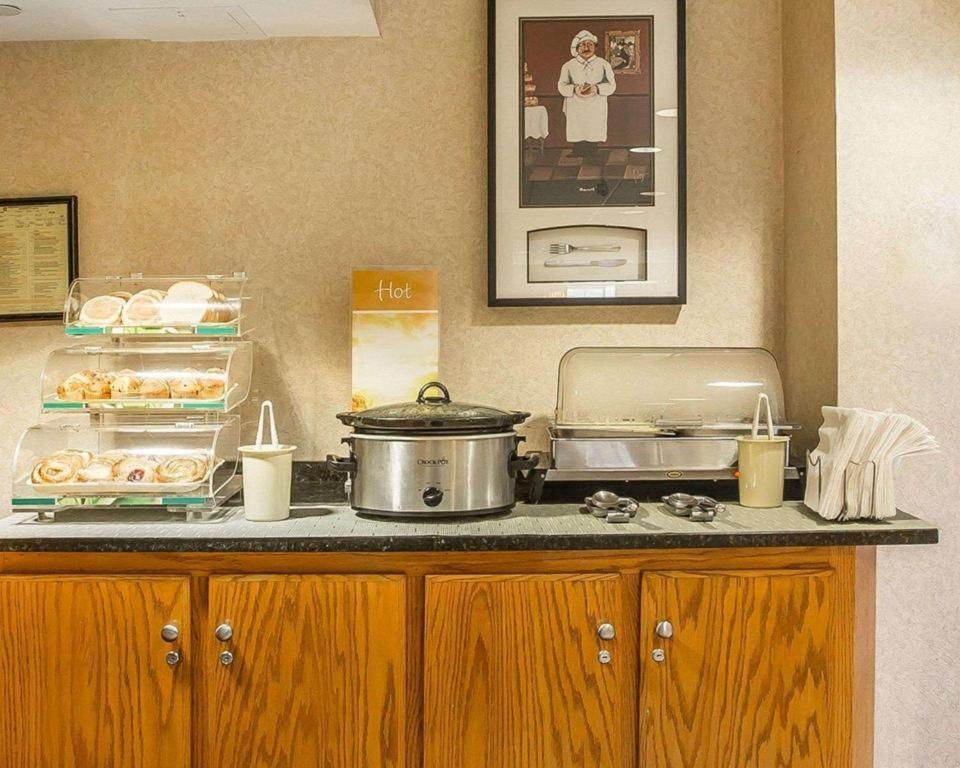 Quality Inn & Suites photo 12
