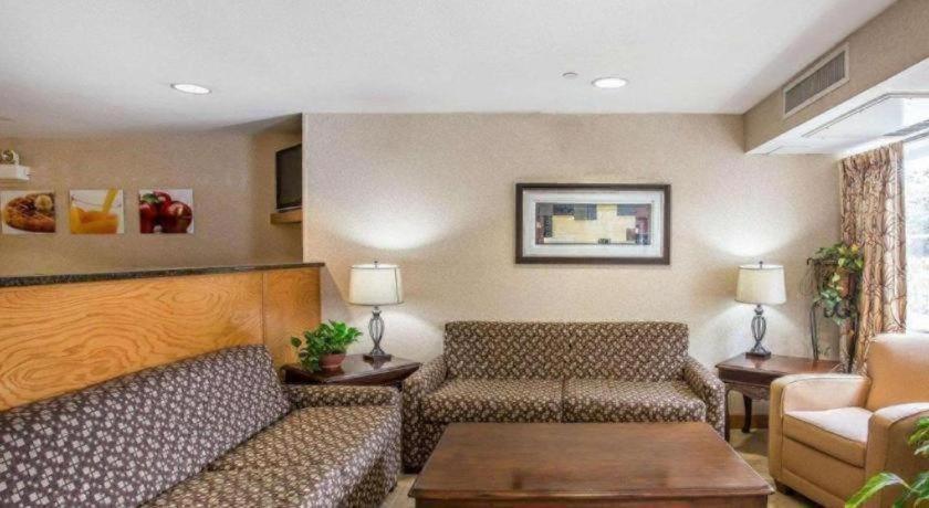 Quality Inn & Suites photo 13
