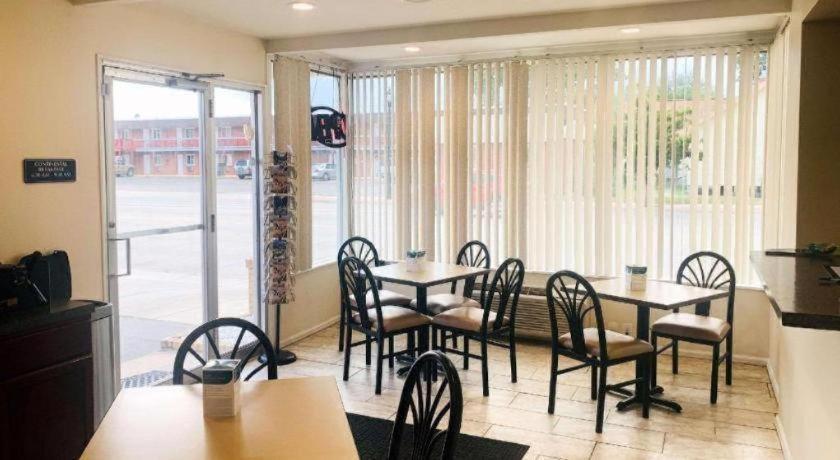 Rodeway Inn & Suites photo 12