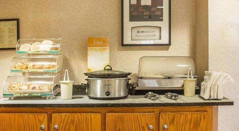 Quality Inn & Suites photo 14
