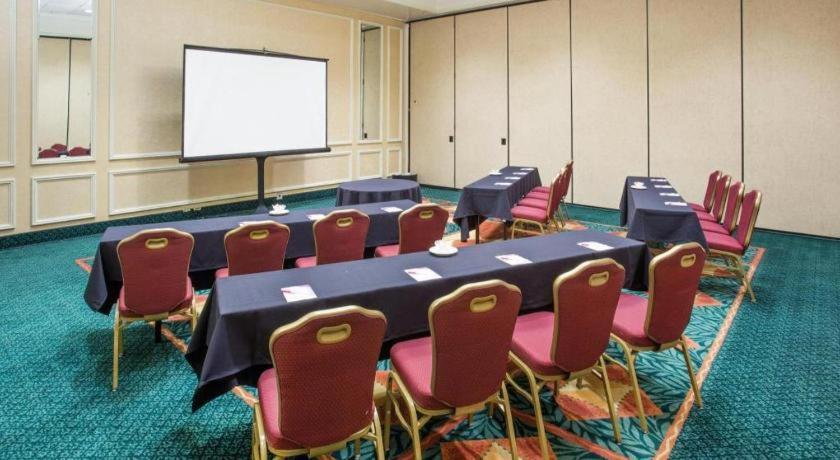 Radisson Hotel Austin - University photo 8
