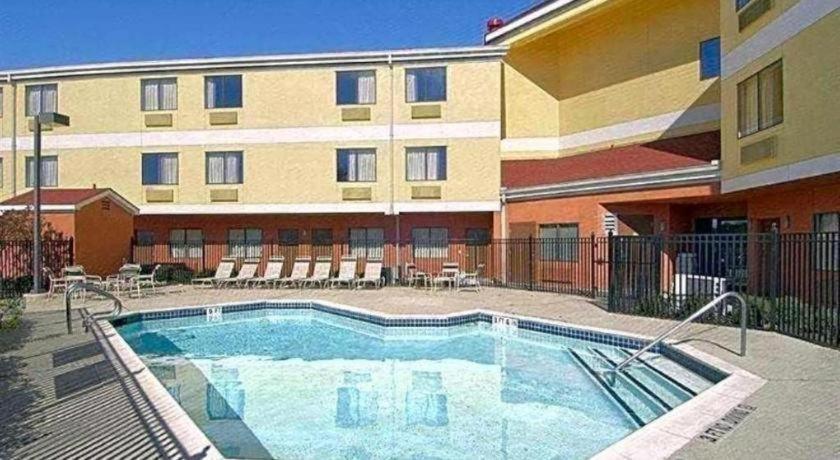 Red Roof Inn Houston - Westchase photo 6
