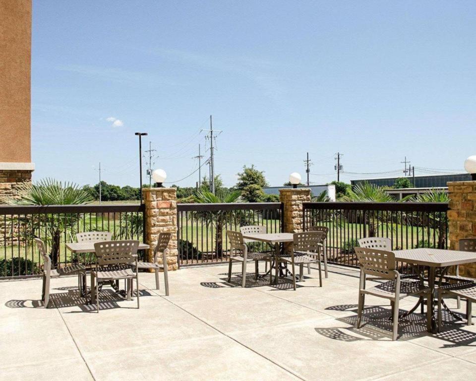 Comfort Suites photo 10