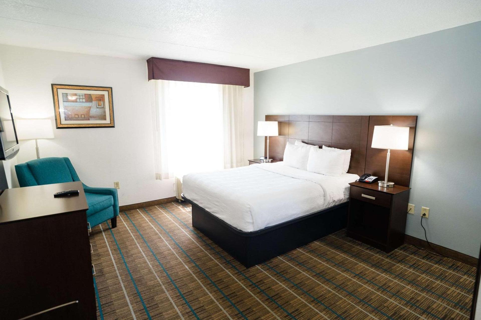 MainStay Suites Knoxville North I-75 photo 16