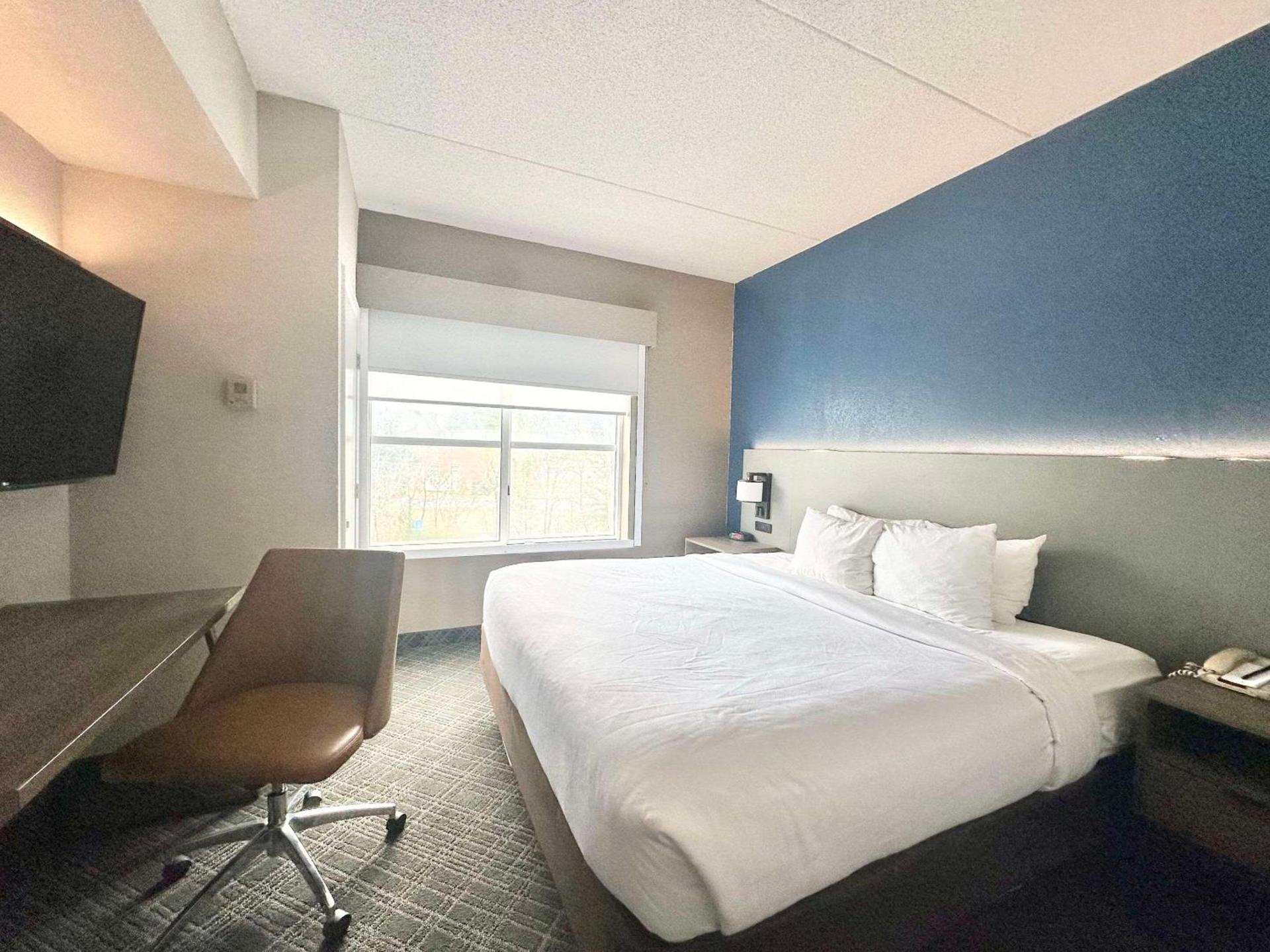Comfort Inn & Suites Cartersville - Emerson Lake Point photo 8