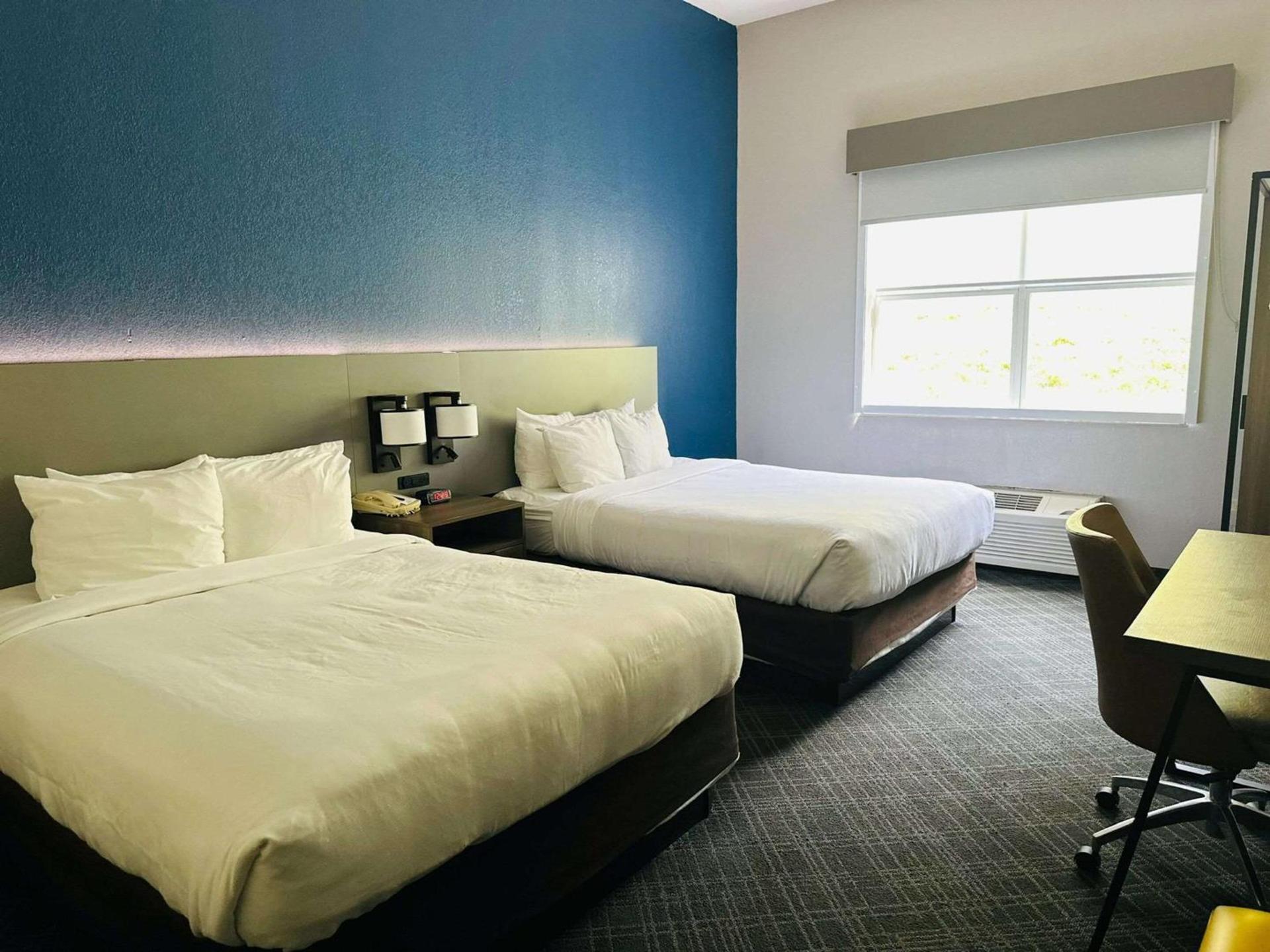 Comfort Inn & Suites Cartersville - Emerson Lake Point photo 13