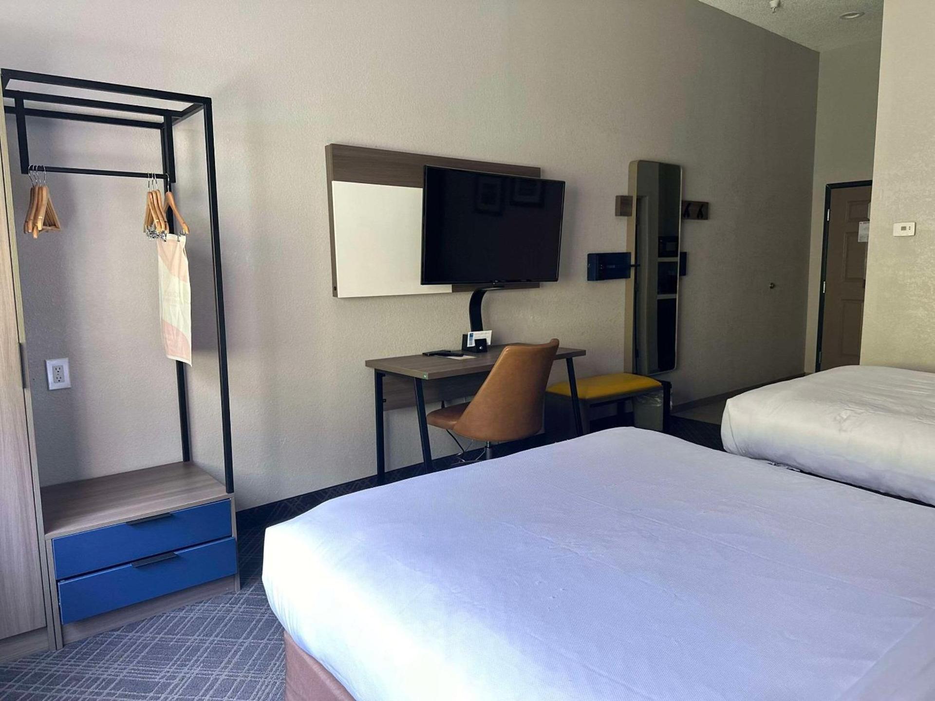 Comfort Inn & Suites Cartersville - Emerson Lake Point photo 14