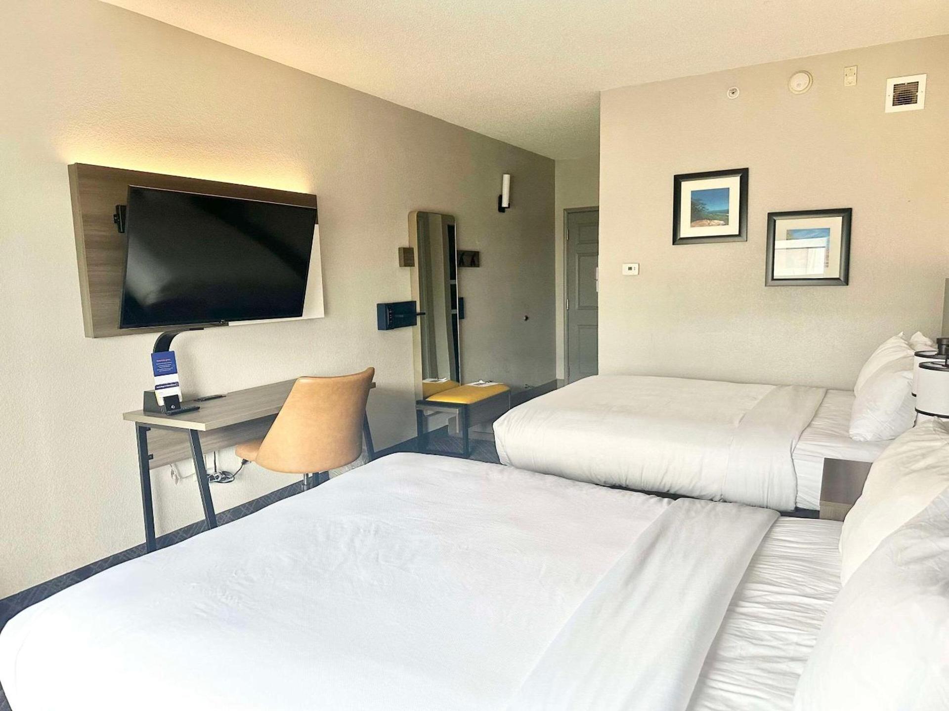 Comfort Inn & Suites Cartersville - Emerson Lake Point photo 15