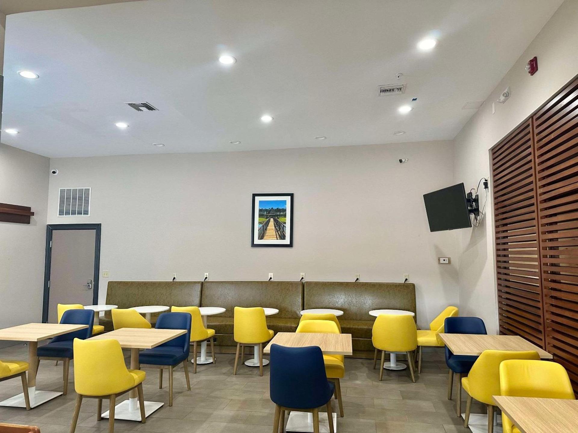 Comfort Inn & Suites Cartersville - Emerson Lake Point photo 26