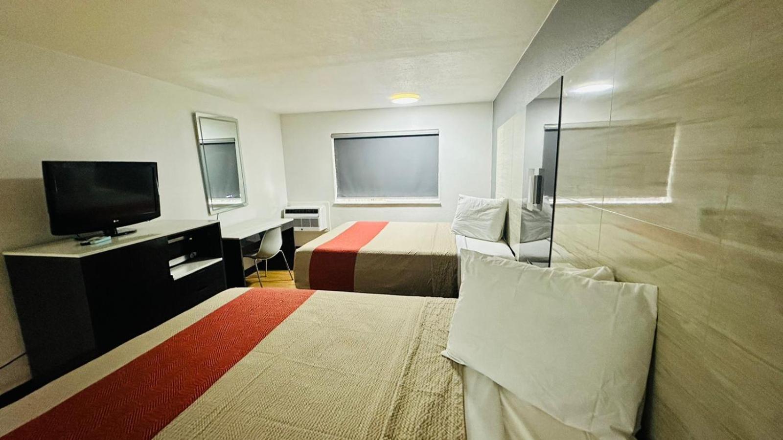 Evergreen Inn & Suites Portland photo 19