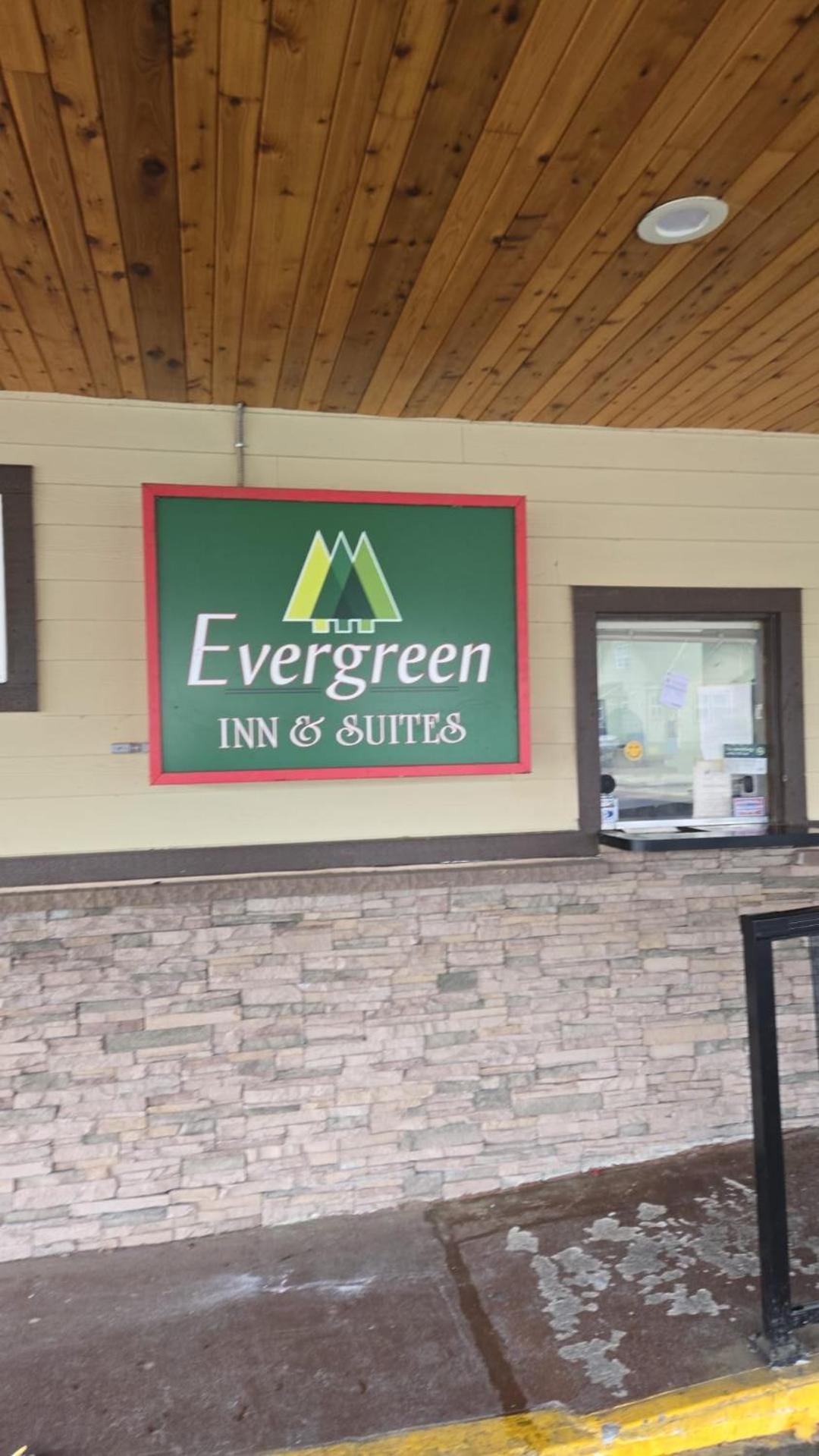 Evergreen Inn & Suites Portland photo 3