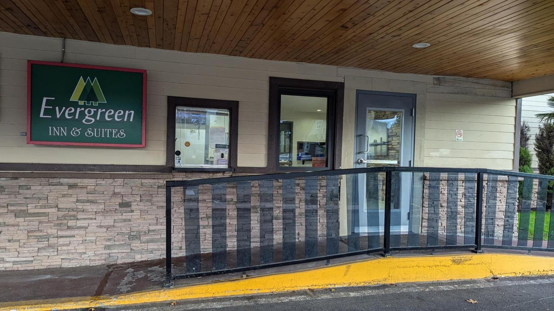 Evergreen Inn & Suites Portland photo 22