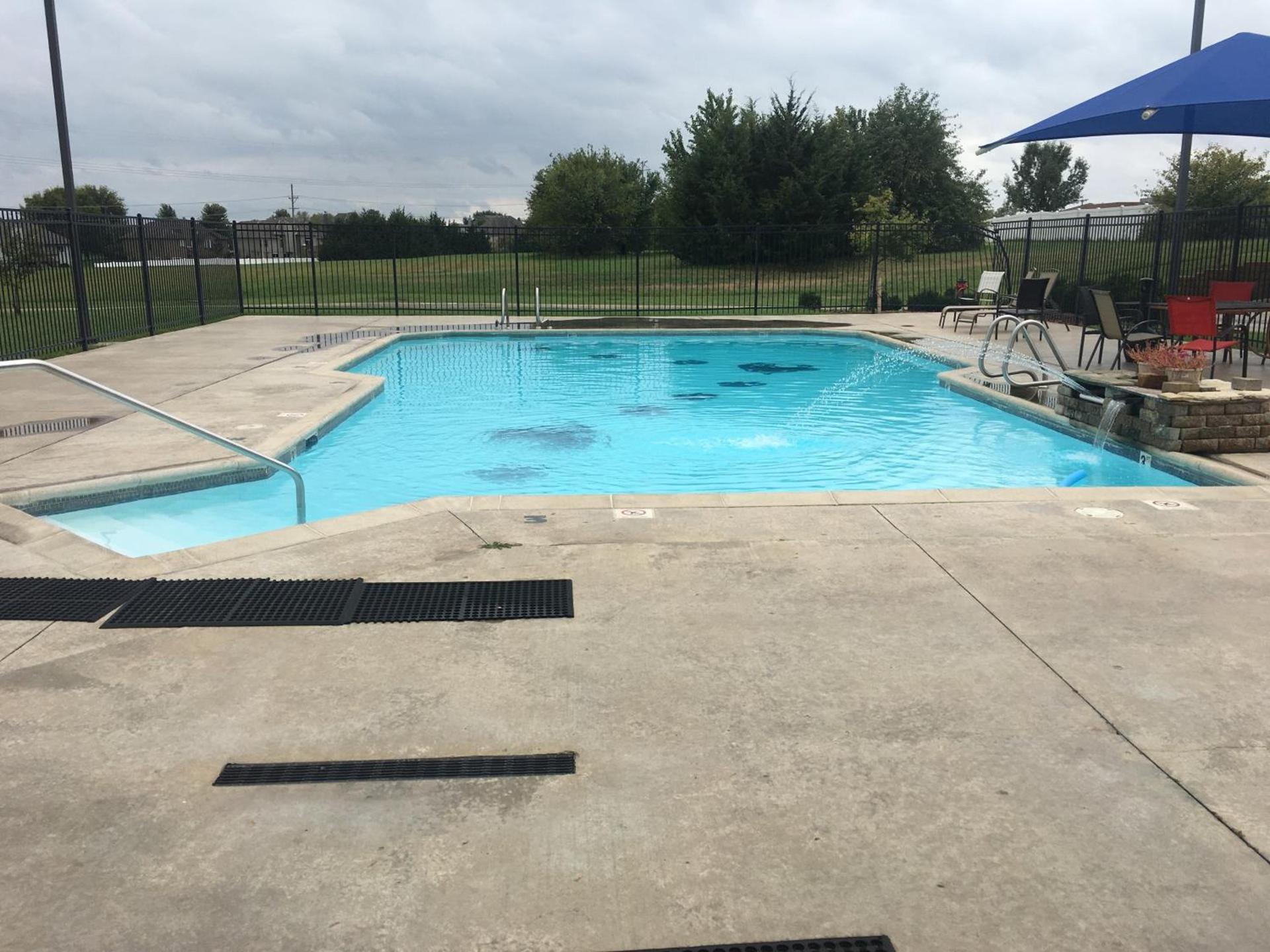Paola Inn and Suites photo 12