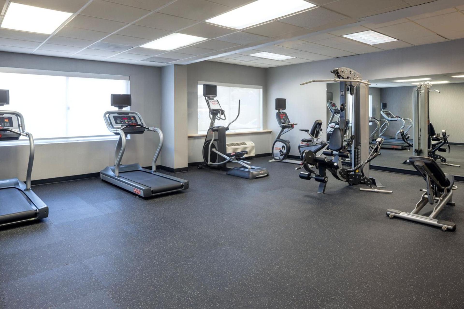 Courtyard by Marriott Baldwin Park photo 31