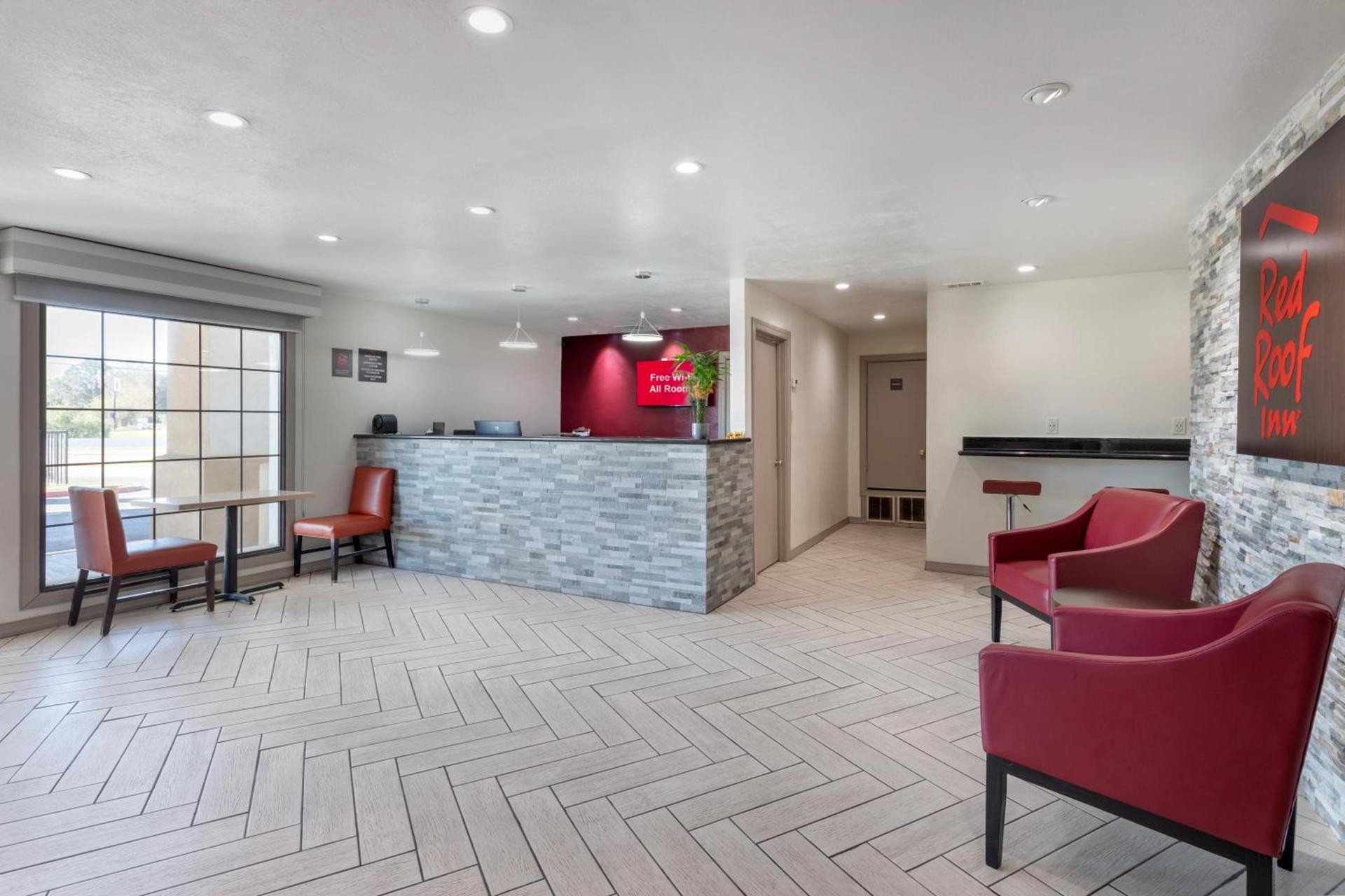 Red Roof Inn Canton photo 13