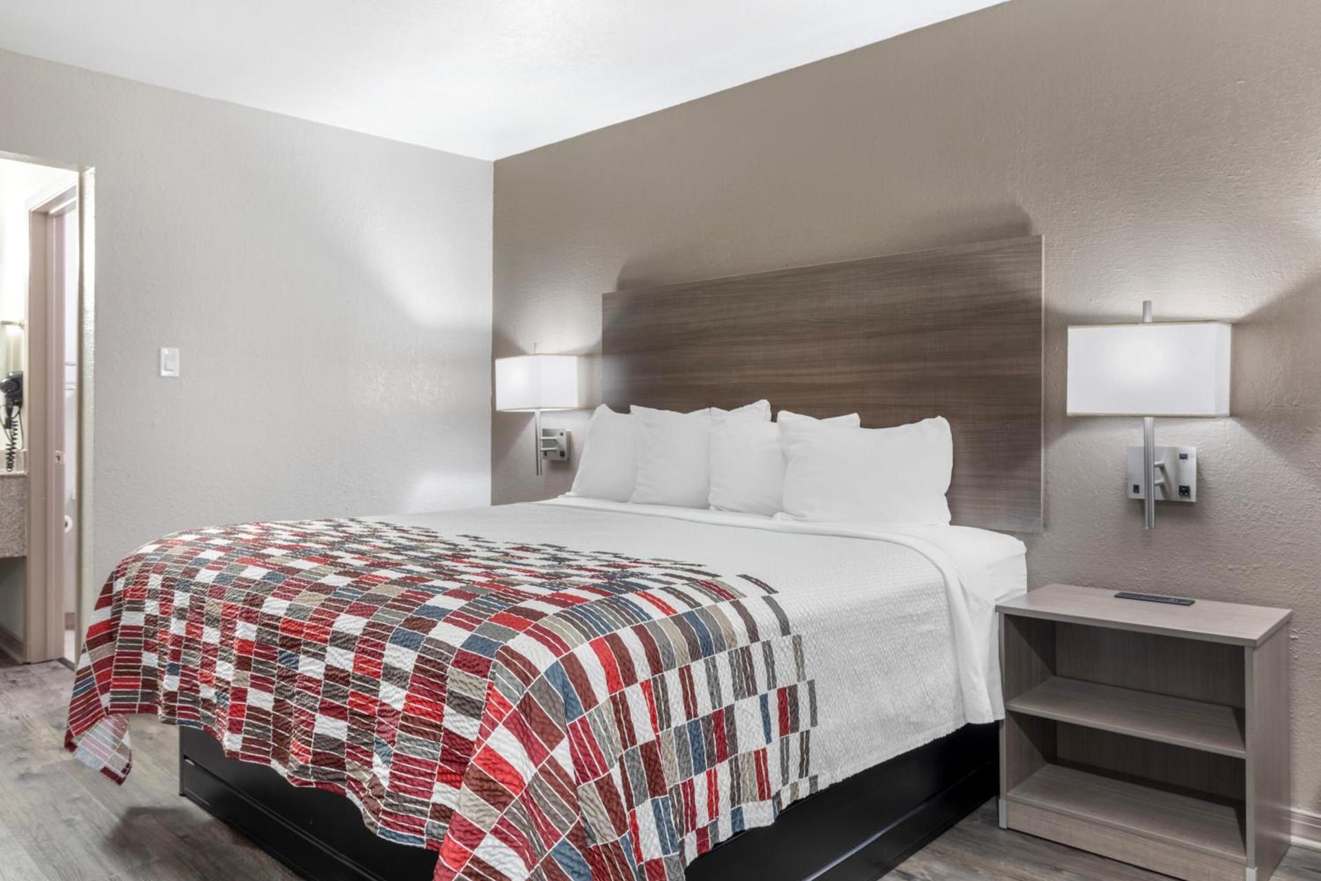 Red Roof Inn Canton photo 11