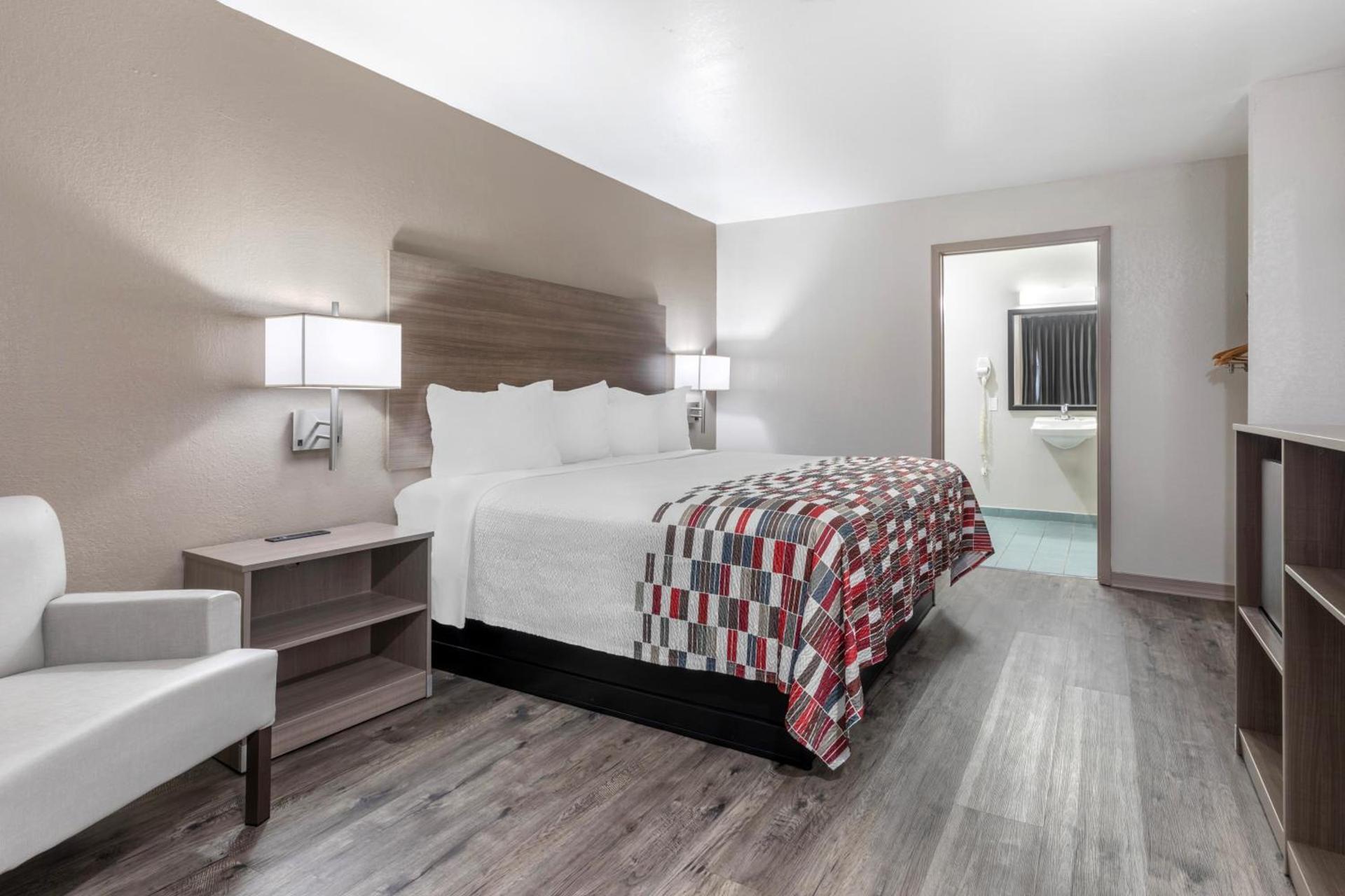 Red Roof Inn Canton photo 8