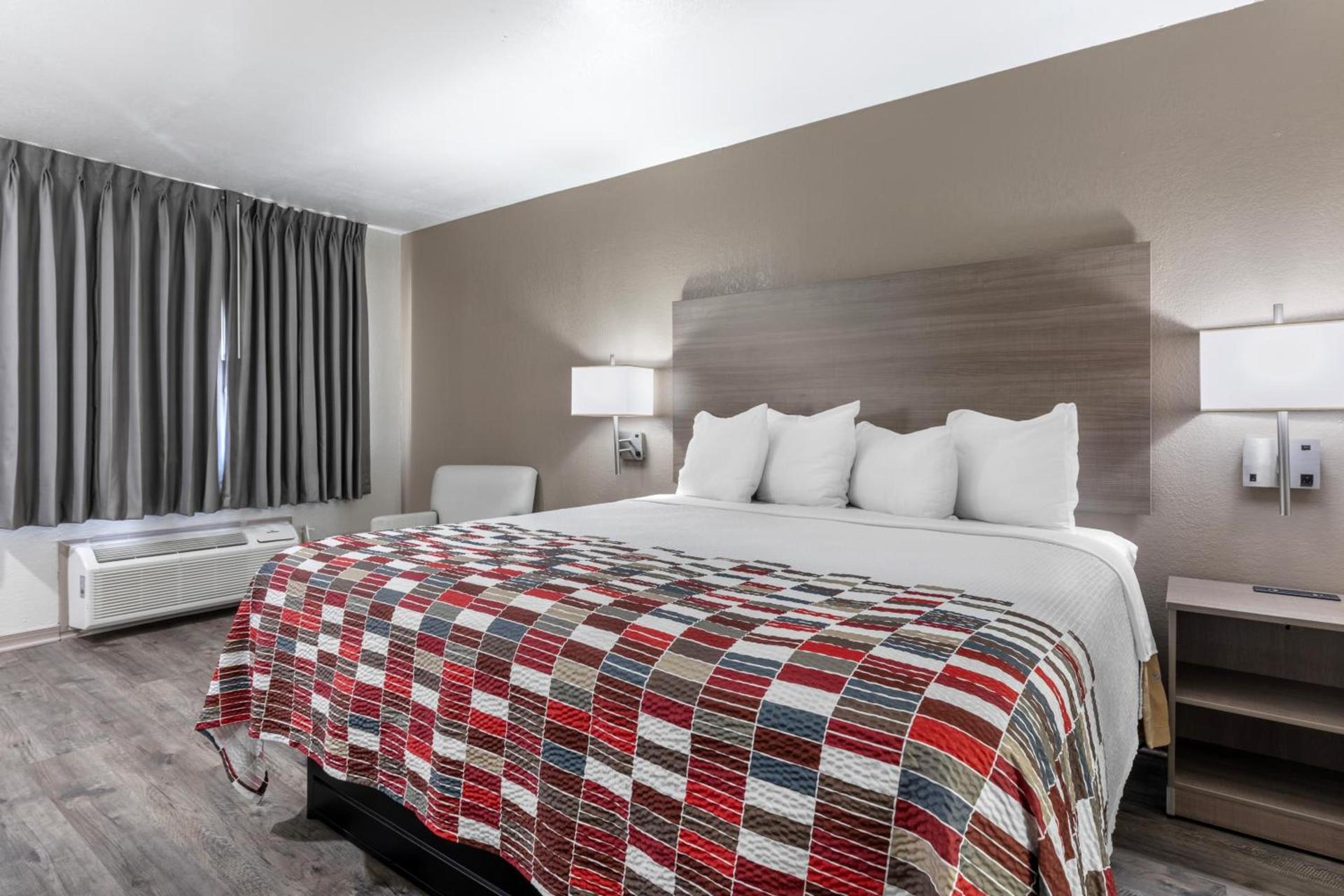 Red Roof Inn Canton photo 22