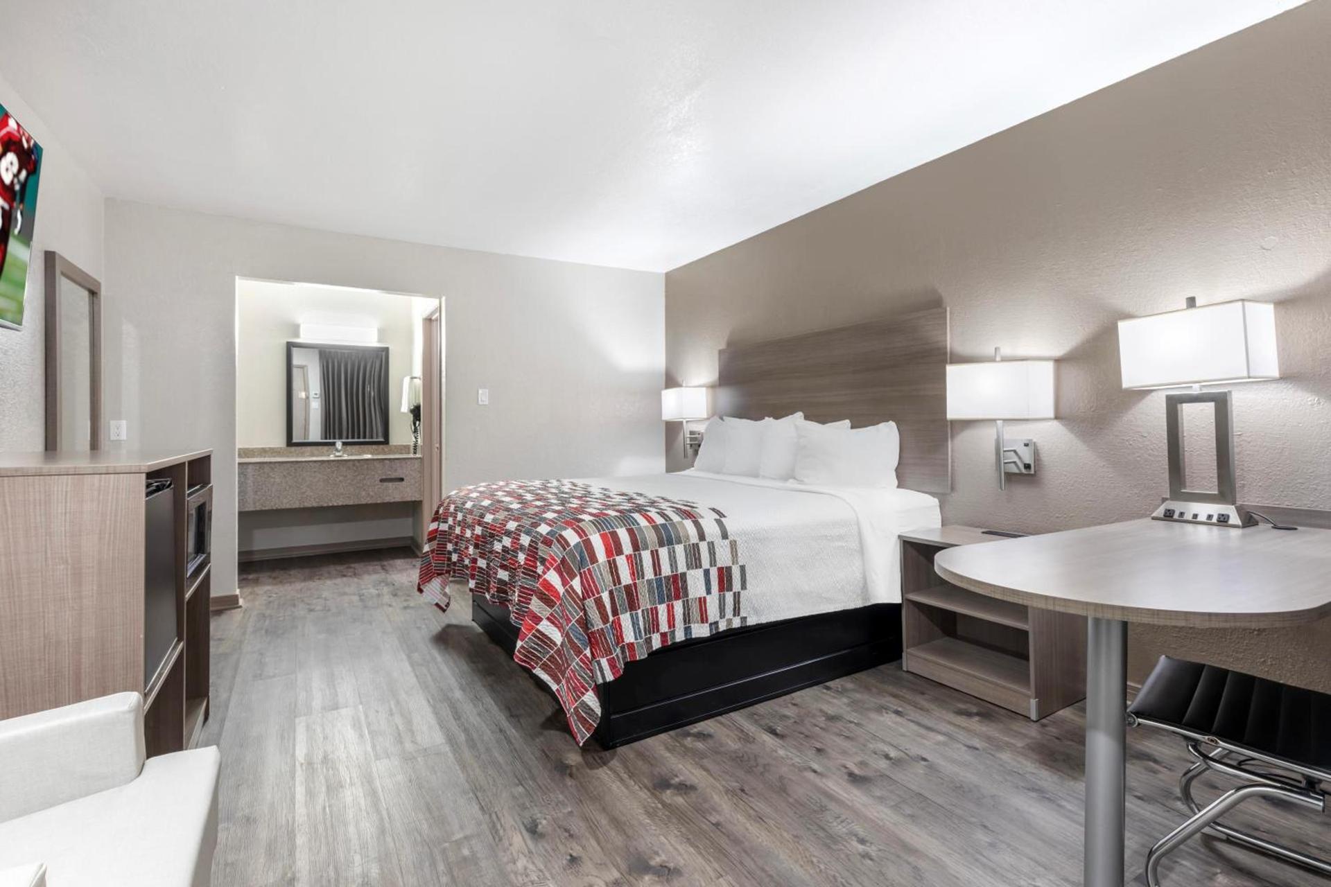 Red Roof Inn Canton photo 26