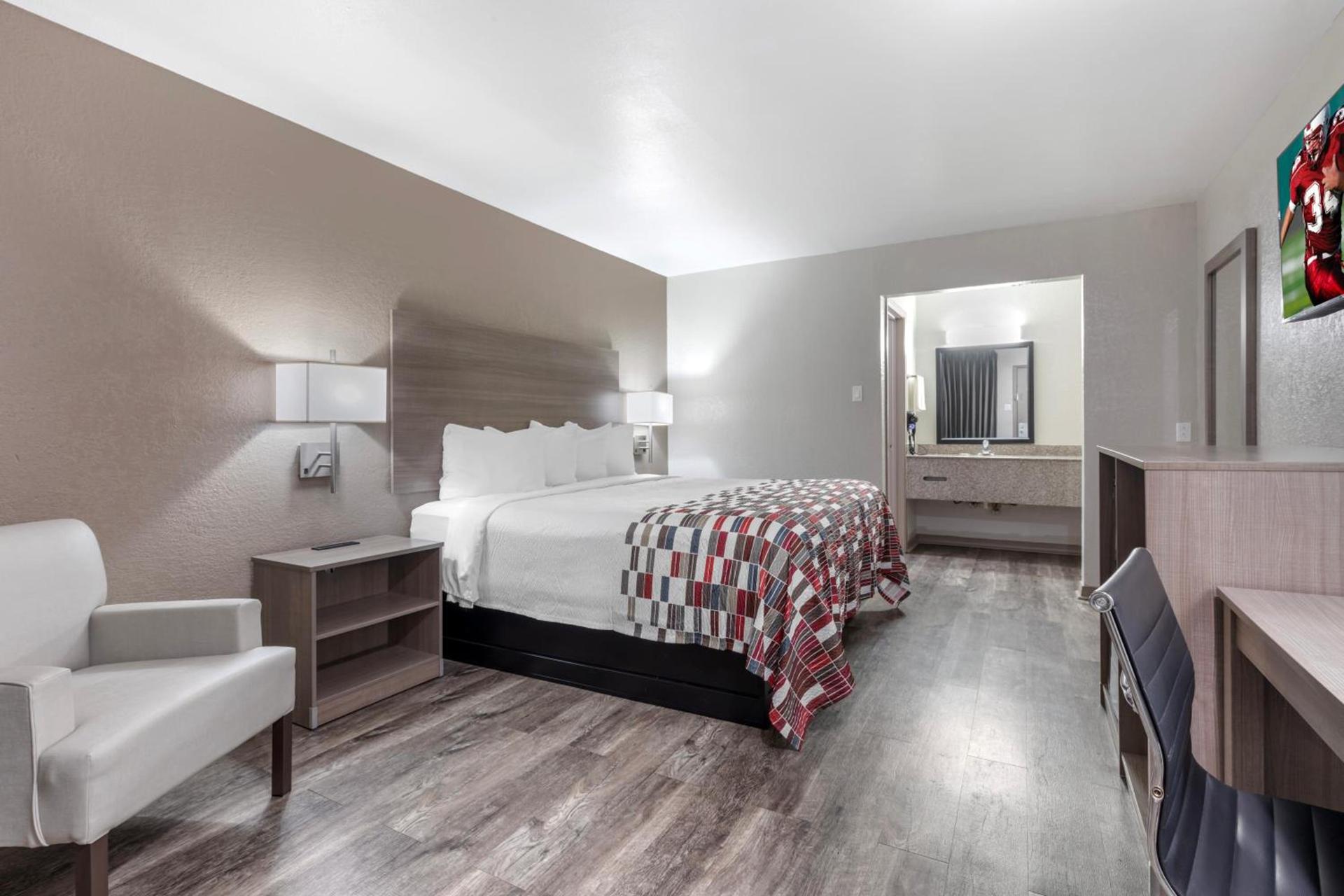 Red Roof Inn Canton photo 27