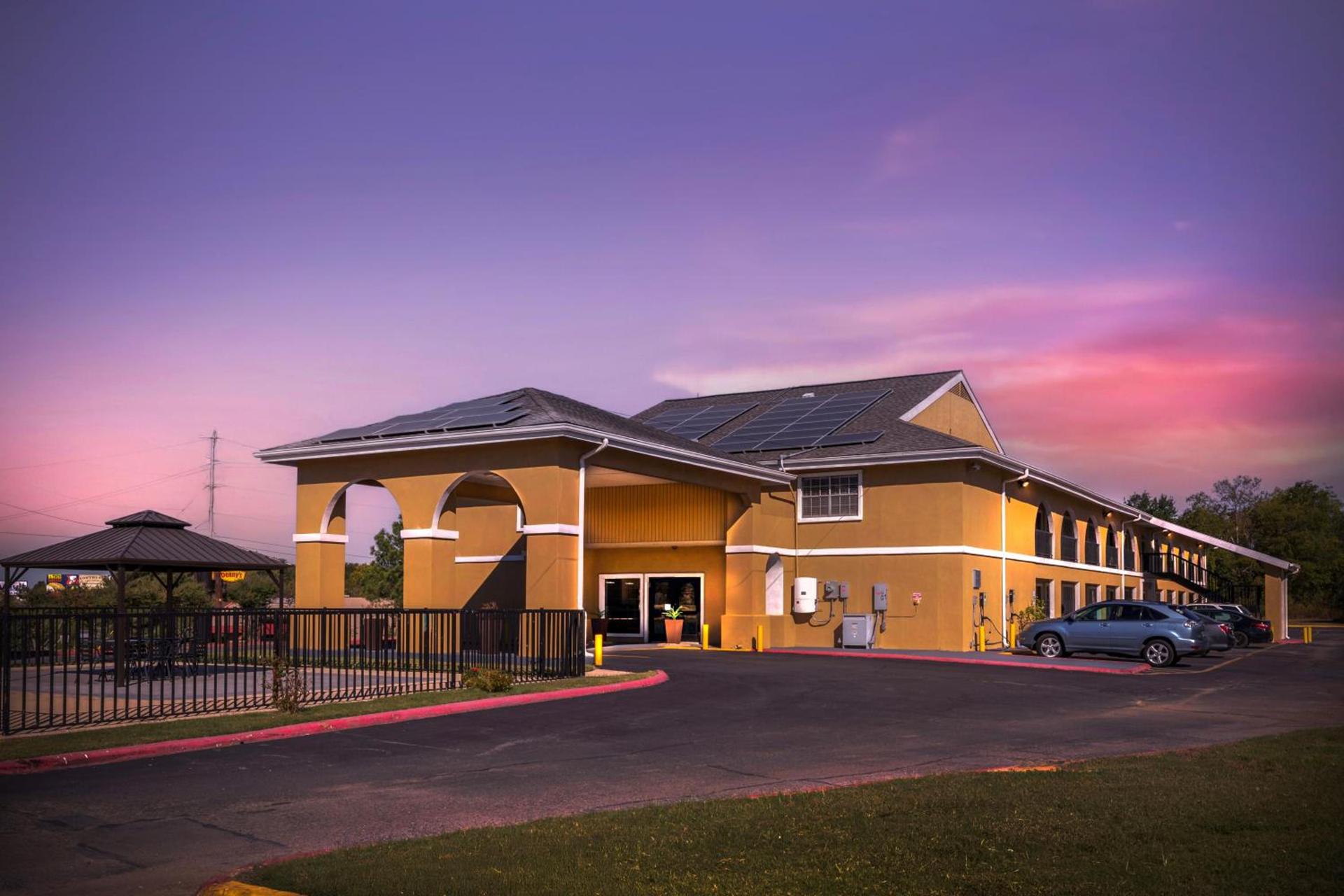 Red Roof Inn Canton photo 30