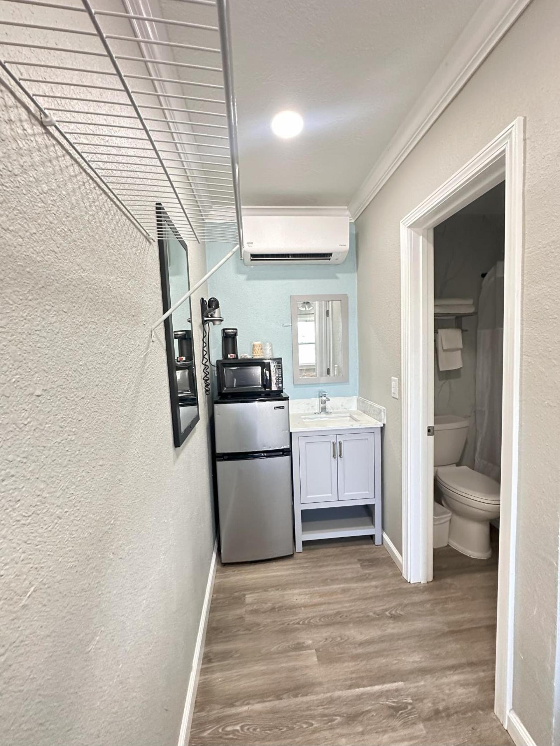 Sunshine Inn & Suites Venice, Florida photo 34