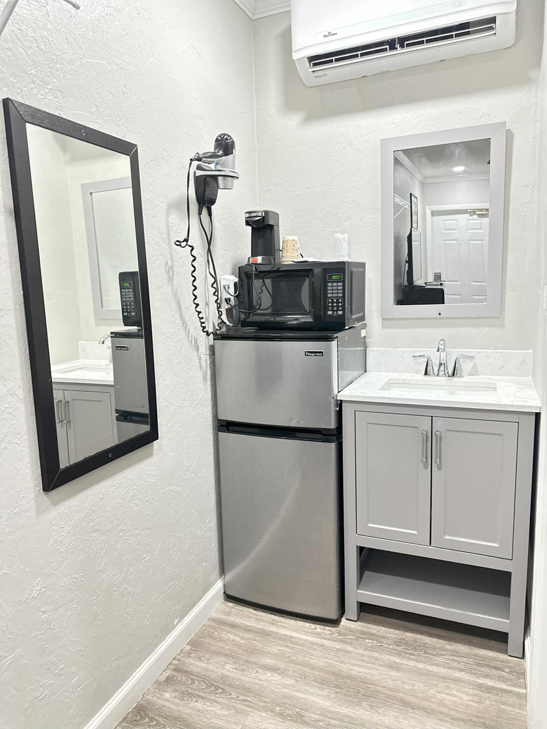 Sunshine Inn & Suites Venice, Florida photo 29