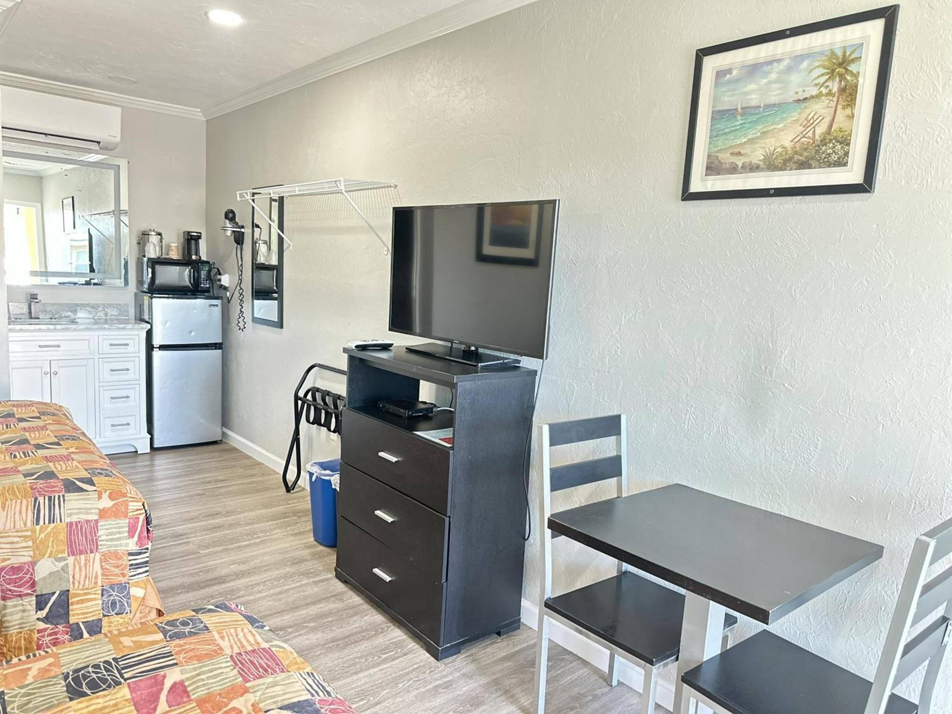 Sunshine Inn & Suites Venice, Florida photo 19