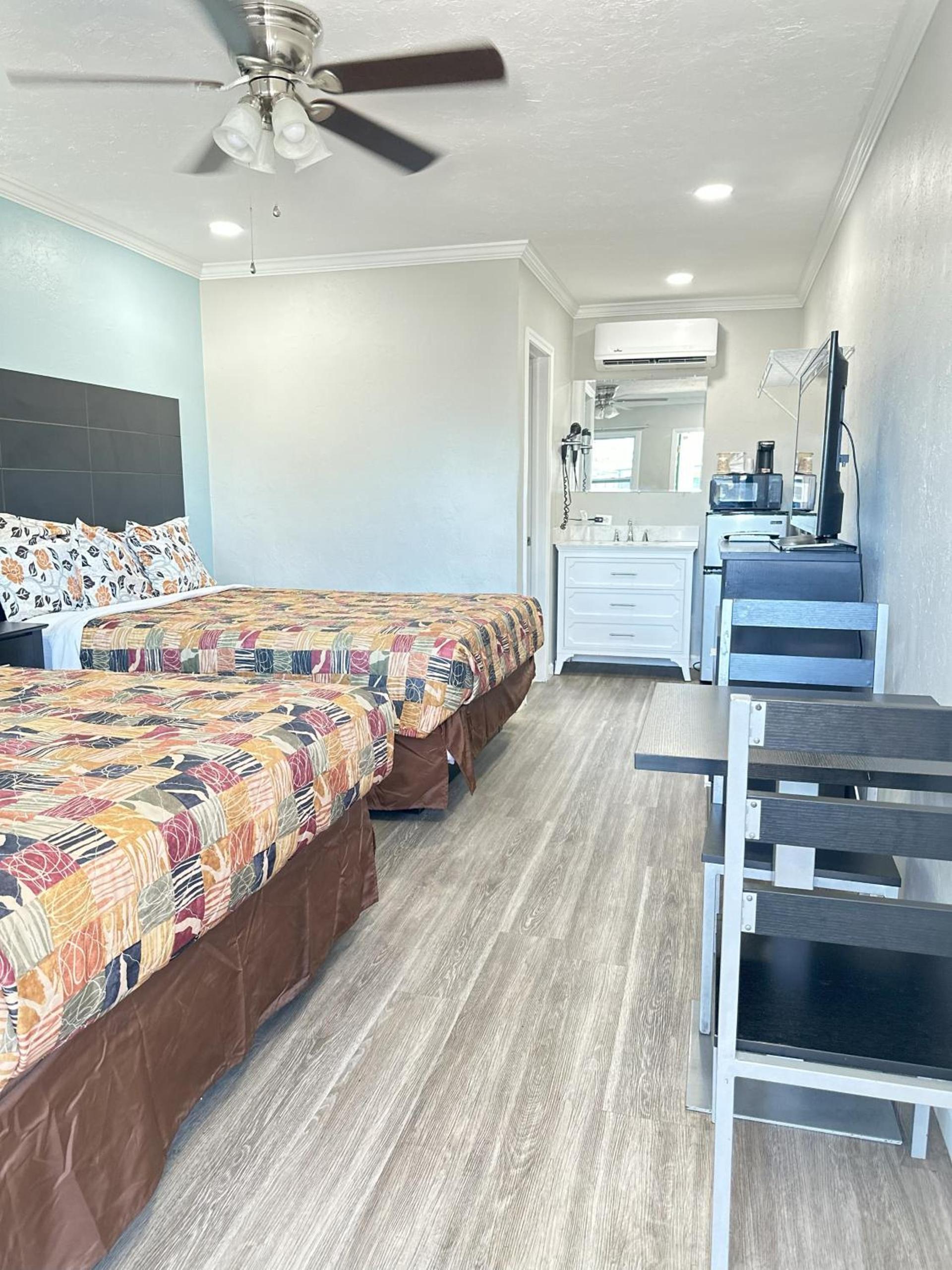 Sunshine Inn & Suites Venice, Florida photo 23