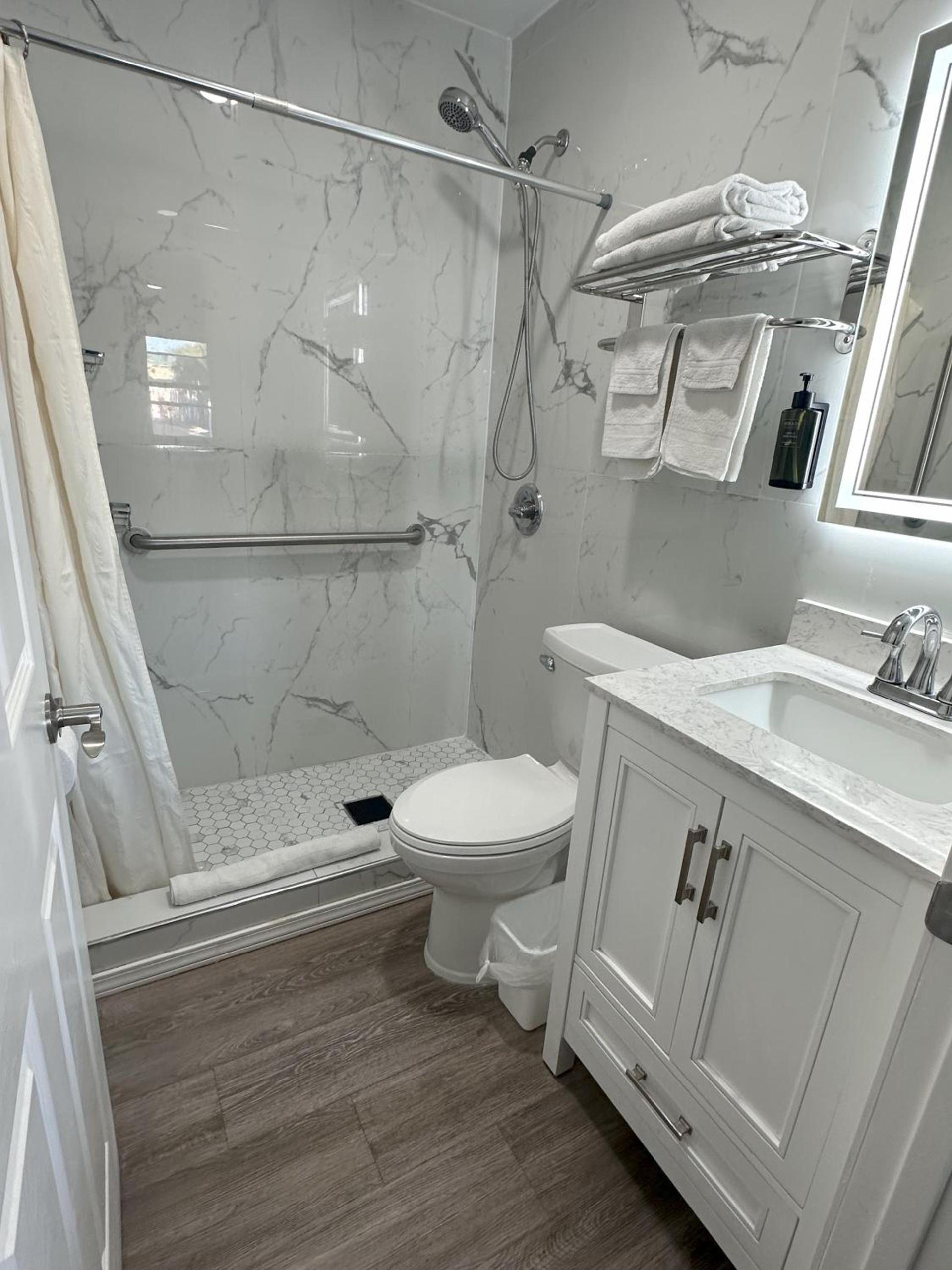 Sunshine Inn & Suites Venice, Florida photo 16