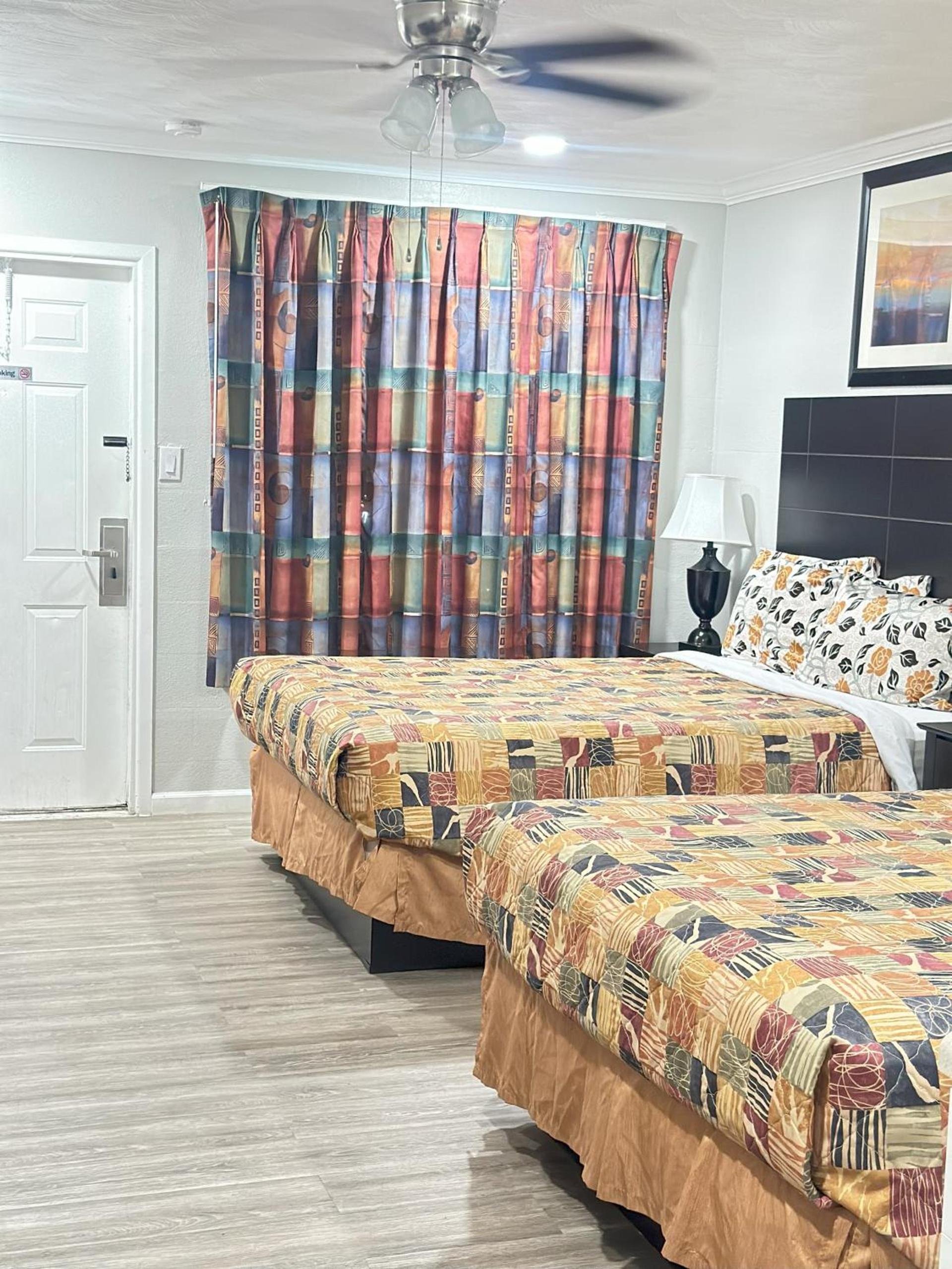 Sunshine Inn & Suites Venice, Florida photo 18