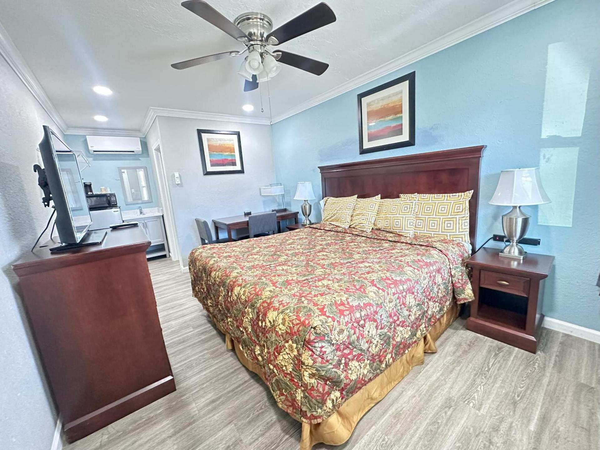 Sunshine Inn & Suites Venice, Florida photo 11