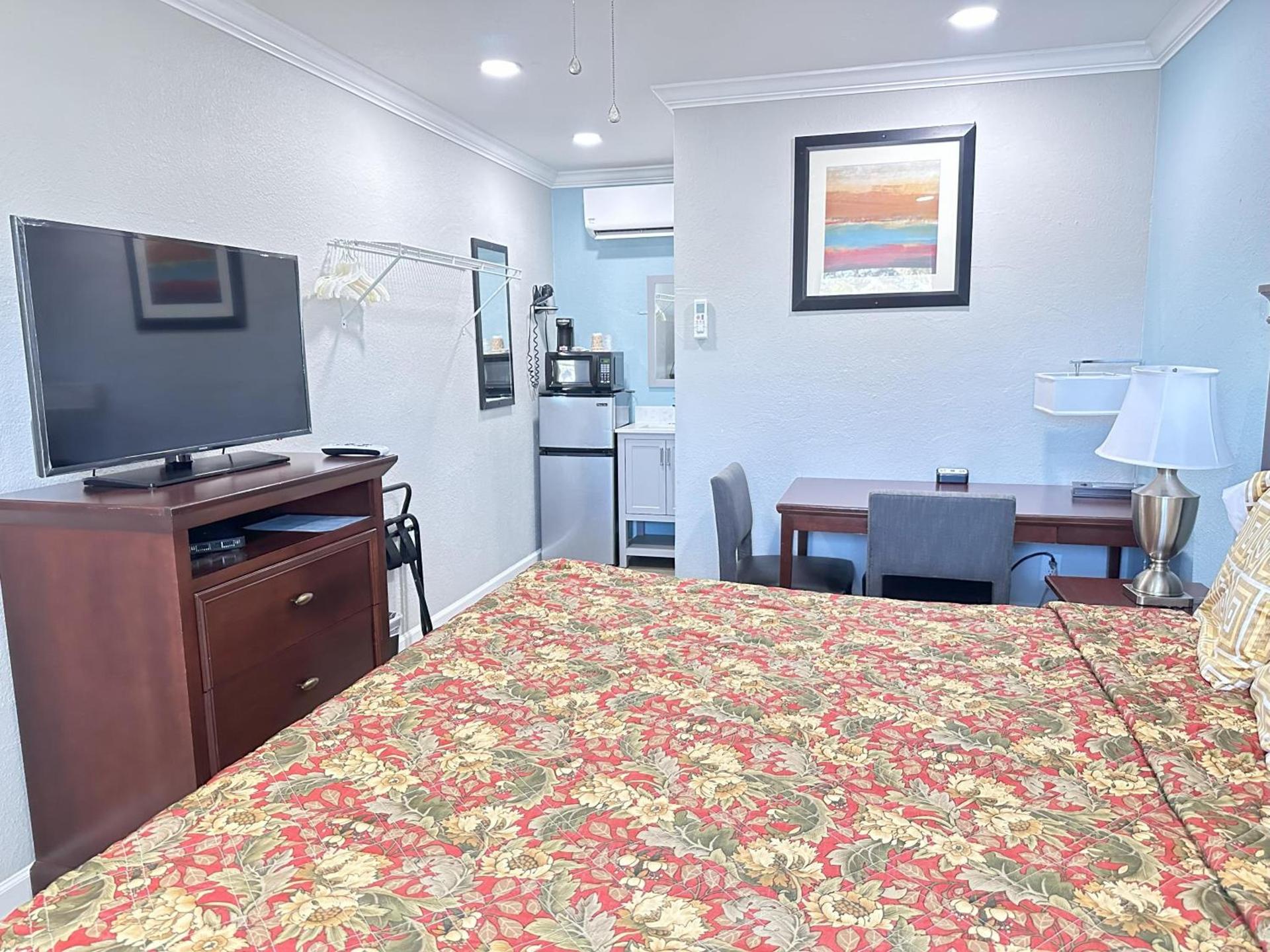 Sunshine Inn & Suites Venice, Florida photo 25