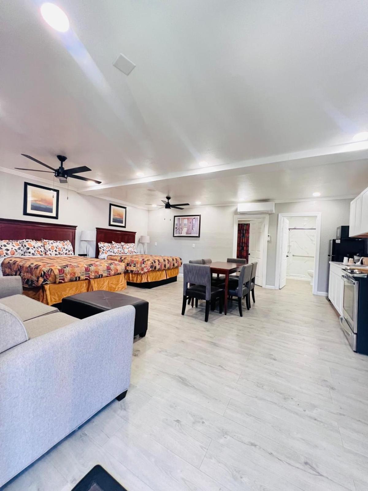 Sunshine Inn & Suites Venice, Florida photo 12