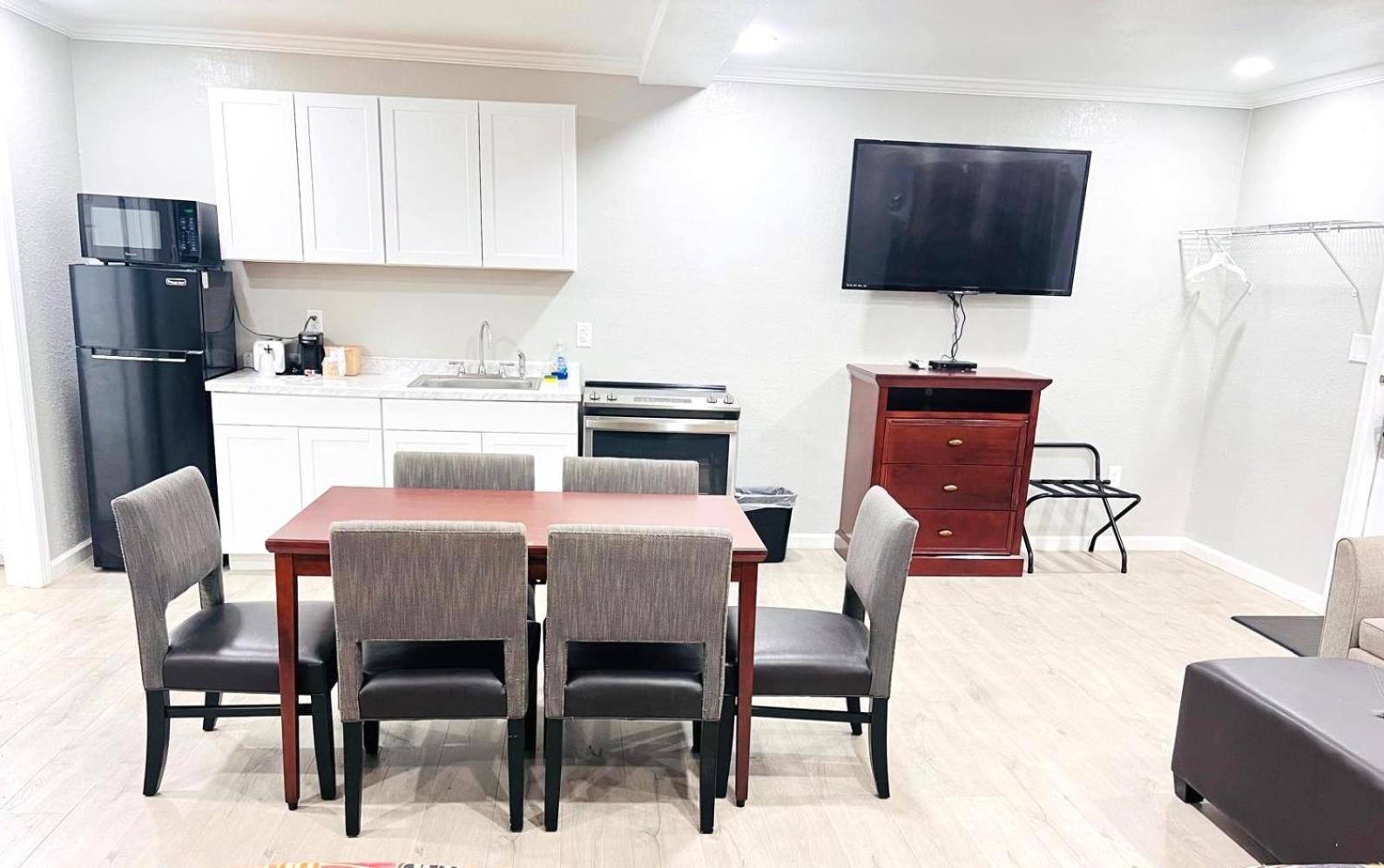 Sunshine Inn & Suites Venice, Florida photo 13