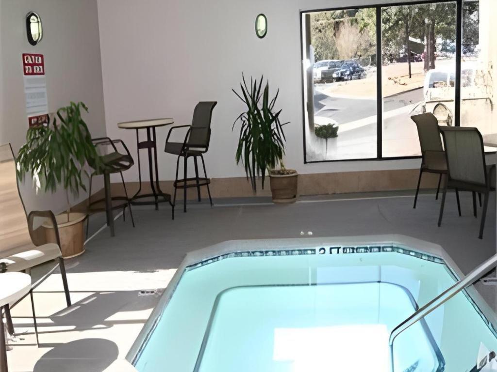 Flagstaff Hotel photo 11