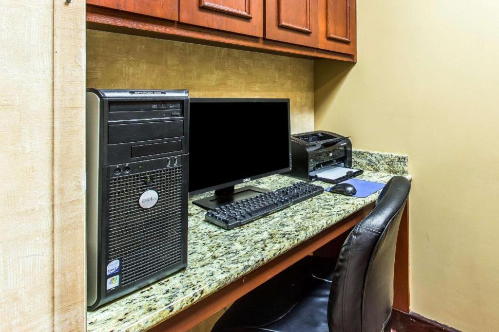 Quality Inn at Albany Mall photo 35