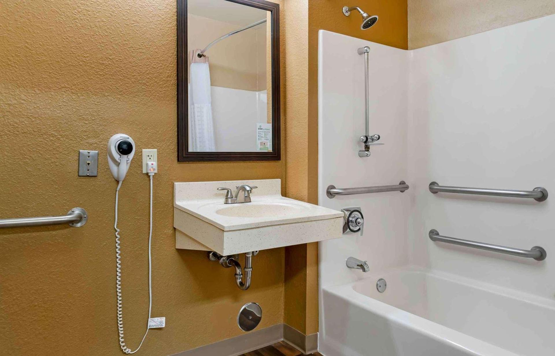 Extended Stay America Suites - Detroit - Madison Heights photo 17